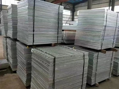 Паковање и испорука челичних решетки за извозне пројекте